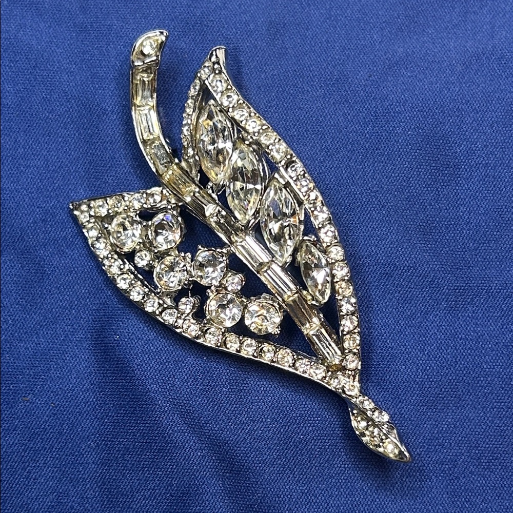 Elegant Silver Leaf Brooch